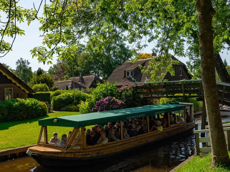 Giethoorn: Paseo destacado en barco y visita al pueblo