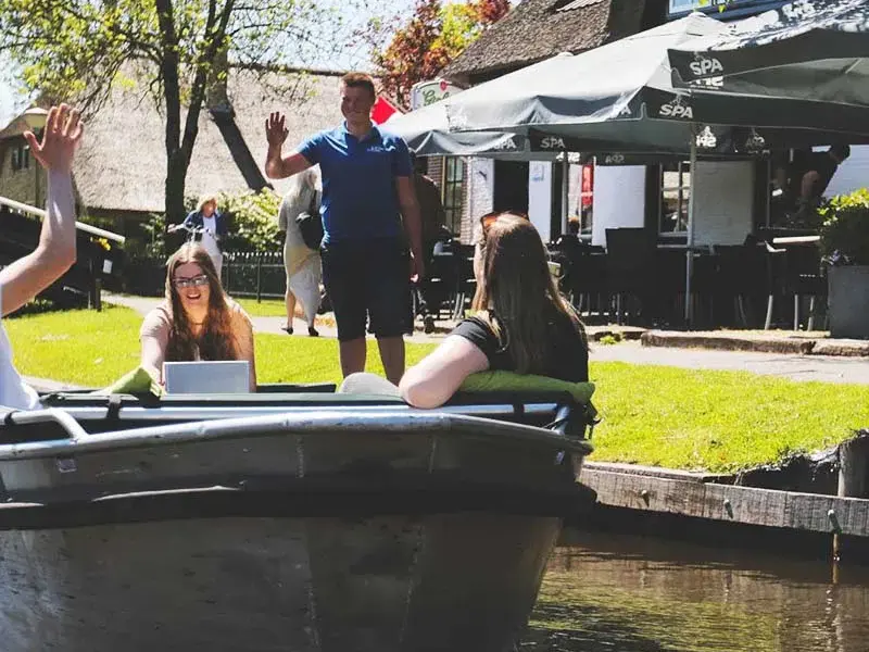 Schaluppe (8) mit snacks and kapitain