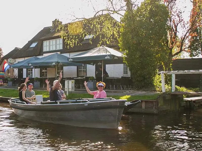 Sloep (8) con tagliere per aperitivo e skipper